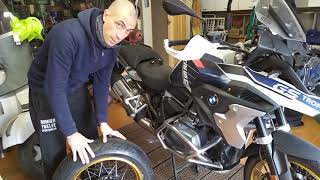 Come smontare ruota posteriore BMW GS 1250  mitas touring force  how to remove the rear tire [upl. by Alra]