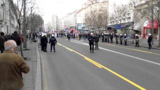 Idite na Kosovo i sirena za vazdusnu opasnost  protest 20022016 [upl. by Ailefo35]