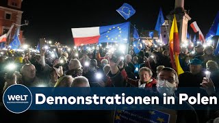 GEGEN POLEXIT Zehntausende Polen protestieren gegen umstrittenes Urteil des Verfassungsgerichts [upl. by Coshow980]