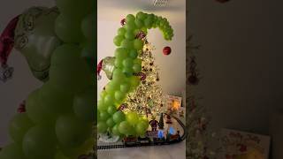 Un árbol de navidad con globos grinch mrgrinch globos balloons arte viral christmas xmas [upl. by Revolc41]