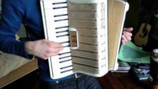 Io sono Italiano Italiano Vero  Ani Hozer Abaita  On the accordion [upl. by Mueller]