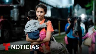 Una nueva caravana de migrantes salió de Honduras rumbo a Estados Unidos  Noticias Telemundo [upl. by Tnayrb308]