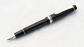 Fountain Pen Review Pilot Custom Heritage 912 [upl. by Jaycee]