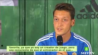 Mesut Özil le manda un mensaje a Carlos Ancelotti [upl. by Aaren]