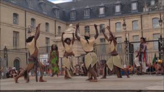 La parade finale du groupe Sagotro à Dijon Fêtes de la vigne 2016 [upl. by Gauthier985]