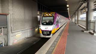 VLine VS98 amp VS95 Departing Southern Cross Station to Albury  HORN SHOW [upl. by Nnaeilsel708]