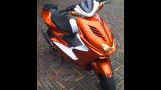 RunRoxx Yamaha Aerox Vs Gilera Runner Tuned [upl. by Palmore505]