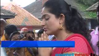 Kavya offers deity in Chottanikkara temple [upl. by Eudosia]