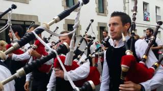 Bretagne Défilé Fête Des Brodeuses Pont LAbbé 2016 [upl. by Kaleena]