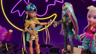 Monster High ja Monster High Creepover Party muotinuket [upl. by Sedaiuqlem]