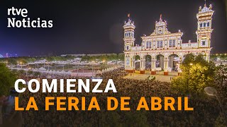 MÁS de 20000 BOMBILLAS ALUMBRAN el recinto ferial de SEVILLA  RTVE [upl. by Ivana]