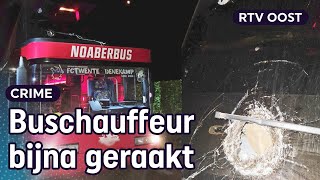 Wie gooide er stenen naar de supportersbus van FC Twente  RTV Oost [upl. by Trager387]