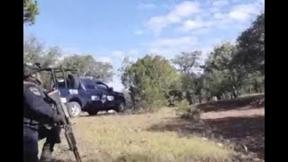 Video “Ahí quedó el 20” exclama un policía federal durante un enfrentamiento a balazos cont [upl. by Ijar314]