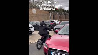 Tz Da Coronel dando role de moto em Londres [upl. by Doig972]