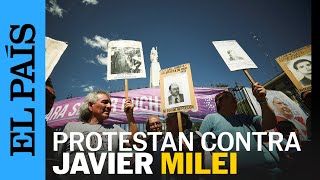 ARGENTINA  Protestan con Madres de la Plaza de Mayo contra Javier Milei  EL PAÍS [upl. by Iteerp]