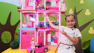 Spielzeugvideo für Kinder mit Barbie Jill räumt Barbies Haus ein [upl. by Maise]