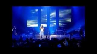 Laura Pausini  Tra Te e Il Mare Live in Paris 05 [upl. by Hearn787]