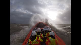 KNRM Andijk oefend tijdens storm Eunice [upl. by Rma]