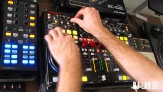 How to create a dubstep wobble bassline quoton the flyquot with Vestax VCI 400 and Traktor Pro 2 [upl. by Laverna784]