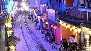 2eme passage du train inattendu quelques minutes derrière le 1ertrain street Hanoï Vietnam 🥰🇻🇳❤️ [upl. by Lukas154]