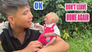 Baby monkey Moon wants Dad to clean the garden after being away for many days [upl. by Adnohsat]