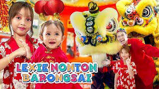 PERTAMA KALI LEIKA ANTAR LEXIE NONTON BARONGSAI 😍 PERTUNJUKAN BARONGSAI VIRAL DI HARI IMLEK😍🥰 [upl. by Abana153]