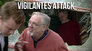 Vigilantes Attack Paedophile Geoffrey Leonard 2005 [upl. by Selrahcnhoj]