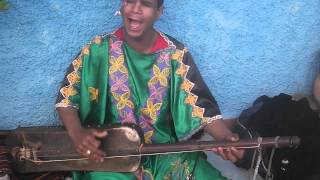 Gnaoui à Loudayya de Rabat  Musicien de rue Gnawa Music [upl. by Lambard]