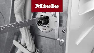 Hoe gebruik ik de haaksleutel voor de transportbeveiliging van mijn wasmachine  Miele [upl. by Casar502]