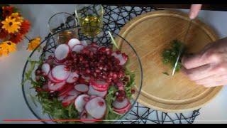 RadieschenRucola Salat  Mit Granatapfelkernen  Gesund lecker einfach schnell [upl. by Thomajan]