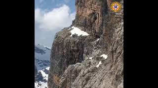 Lintervento del soccorso alpino in Tofana a Cortina [upl. by Orthman]