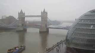 Snow falling on Tower Bridge [upl. by Neurath]