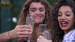 Los concursantes se comen las uvas y brindan con cava  OT 2017 HD [upl. by Damas736]