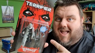 Terrifier Art The Clown Blood Bath Trick or Treat Studios Action Figure Unboxing amp Review [upl. by Svirad]