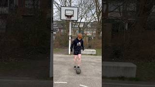 “Wanneer 1x in the game niet genoeg is 🤪” shorts fyp backinthegame football trickshot [upl. by Nahgrom]