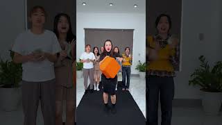 Juggling ping pong balls with objects at the company to receive prizes⚽shorts funny video office [upl. by Maker]