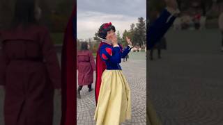 Diversión con Blancanieves 🧚🏼‍♀️blancanieves shorts2024 disney [upl. by Nare]