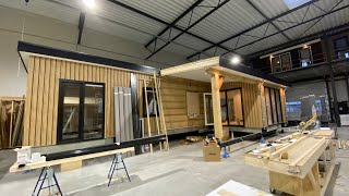 Prefab woningbouw hoe werkt dat bij Oosthuis [upl. by Eillah275]