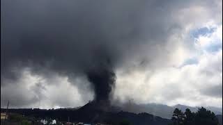 SEPT 25th 2021 Massive EXPLOSIVE COLUMN on LA PALMA volcano eruption hazard geology disaster [upl. by Sussna]