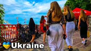 🇺🇦 Kyiv UKRAINE Whats Happening on the Pedestrian Bridge  Walking Tour 4KHDR [upl. by Anniahs]