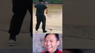 Waduh sepatu hilang sebelah 😂😂 funny comedy viralvideo [upl. by Tacye189]