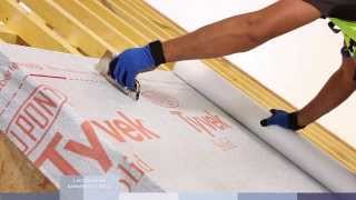 Posa membrane controllo vapore per tetti inclinati DuPont™ Tyvek® [upl. by Loar367]