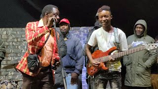 Alick Macheso Akashamiswa nempfanha akamupa Guitar Rake anakirwa neWire🎸 at Dziva DZ Ext💥 [upl. by Lenny]