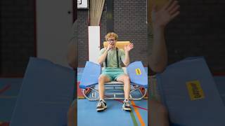 Nerds tijdens gym 🤓🏸 Wat is jouw favoriete schoolvak 👨‍🏫 [upl. by Tanny]