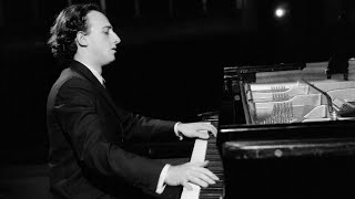 Maurizio Pollini plays Mozart Piano Sonata no 18 K576 – live 1979 [upl. by Rudie702]