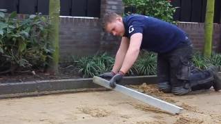 How to install artificial grass Hoe leg je kunstgras aan [upl. by Atalie]