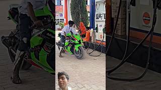 Kawasaki Ninja ZR10R Me Bhikhari Ne 15r Ka petrol Dalya [upl. by Tomlin]