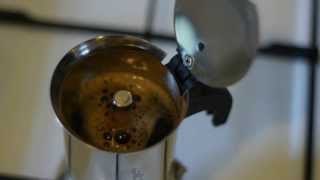 How to use a stovetop espresso maker  moka pot ideally [upl. by Sean564]