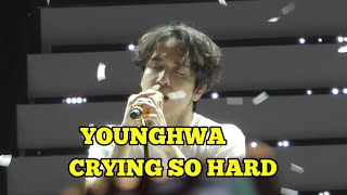 VIDEO CNBLUEs Yonghwa heavily sobs on stage at his final concert [upl. by Llerrej]