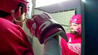 Henrik Zetterberg gets ready for the Playoffs [upl. by Drofkcor]